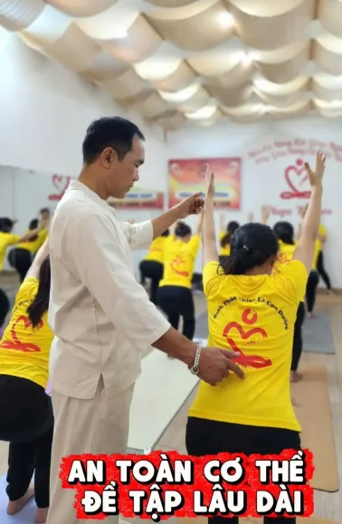 Đau lưng có nên tập Yoga không? 5 nguyên tắc tập luyện an toàn giúp giảm đau hiệu quả