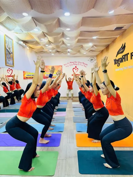 Đau lưng có nên tập Yoga không? 5 nguyên tắc tập luyện an toàn giúp giảm đau hiệu quả